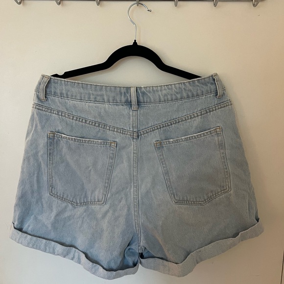 H&M Denim Mom Short - Picture 2 of 3